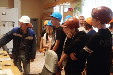 Школьники продолжают посещать предприятия области