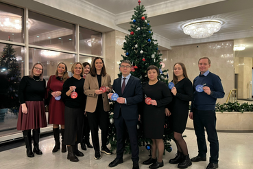 Команда Кадрового центра и Комитета по труду Ленинградской области присоединилась к акции «Ёлка желаний»
