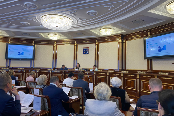 Представители работодателей, исполнительной власти Ленинградской области и Ленинградской Федерации Профсоюзов встретились для обсуждения социально-экономической ситуации в регионе.