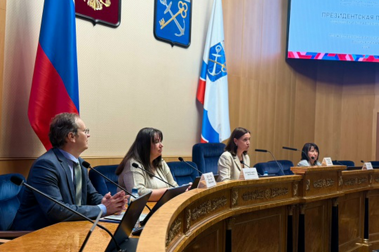 В Правительстве Ленинградской области торжественно вручили дипломы выпускникам Президентской программы подготовки управленческих кадров
